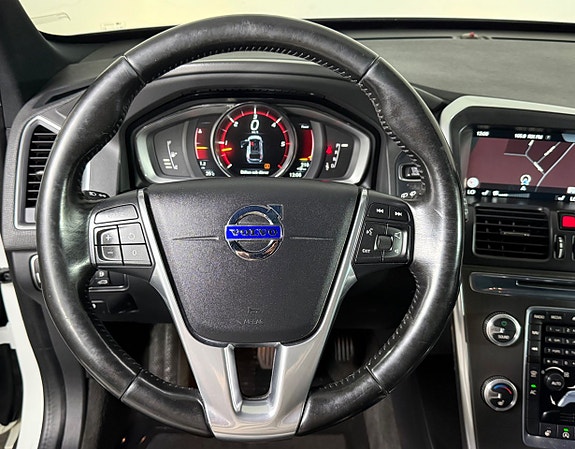 Volvo XC60 11 of 18