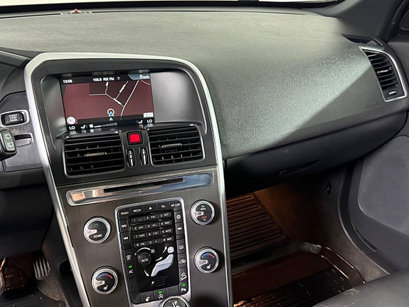 Volvo XC60 12 of 18