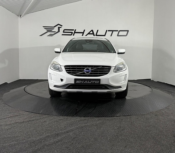 Volvo XC60 2 of 18