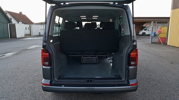 Volkswagen Caravelle 12 of 19