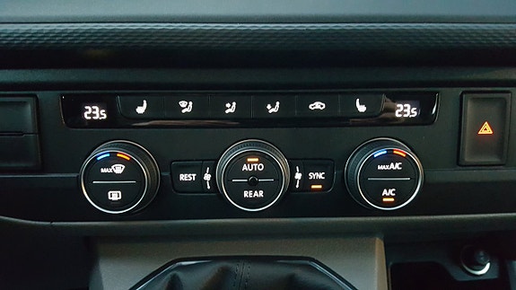 Volkswagen Caravelle 16 of 19