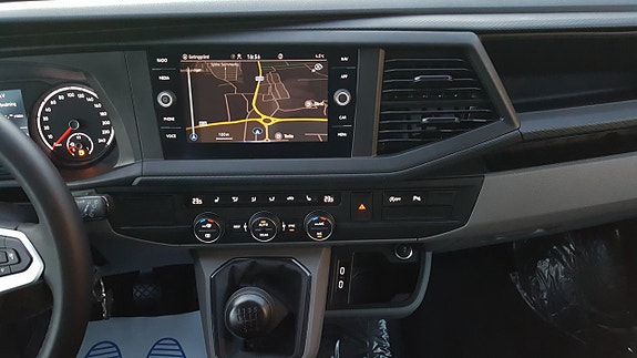 Volkswagen Caravelle 15 of 19