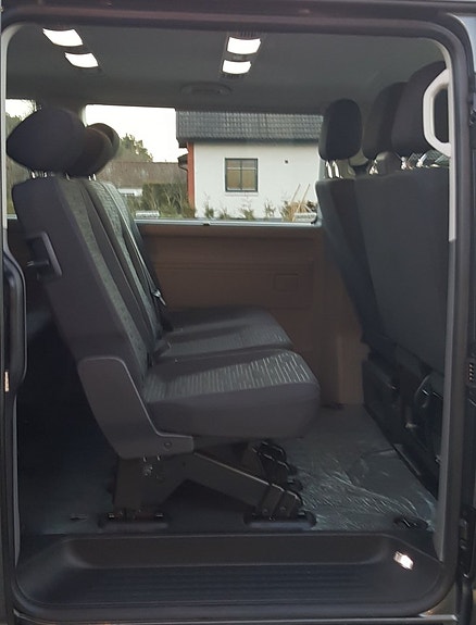 Volkswagen Caravelle 10 of 19