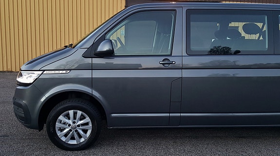 Volkswagen Caravelle 19 of 19