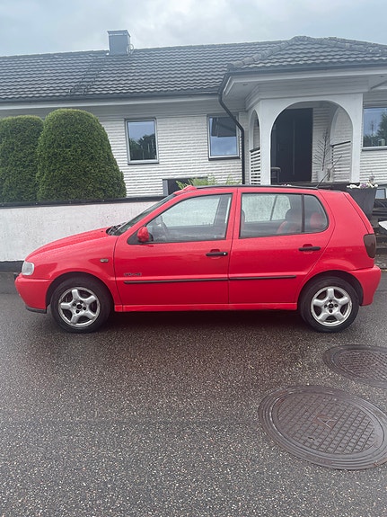 Volkswagen Polo 2 of 5