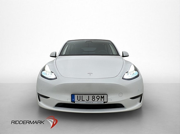 Tesla Model Y 3 of 5