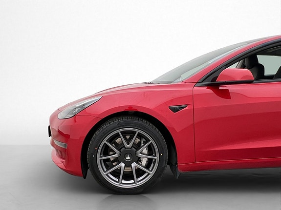 Tesla Model 3 27 of 30