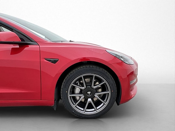 Tesla Model 3 30 of 30