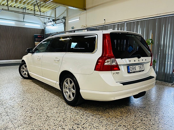 Volvo V70 3 of 5