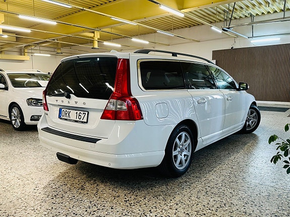 Volvo V70 4 of 5