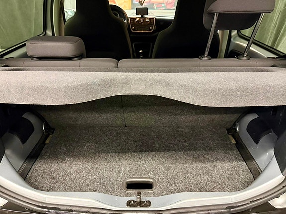 Volkswagen UP! 15 of 15