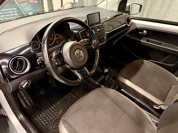 Volkswagen UP! 7 of 15