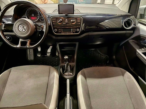 Volkswagen UP! 9 of 15