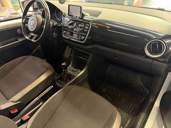 Volkswagen UP! 8 of 15