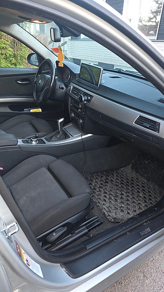 BMW 320i 6 of 10