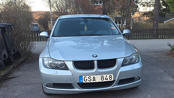 BMW 320i 4 of 10