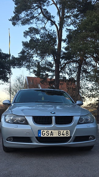 BMW 320i 3 of 10