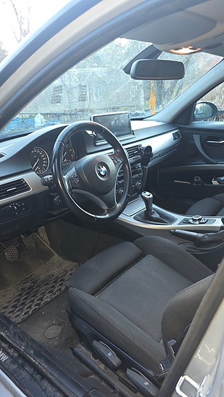 BMW 320i 5 of 10