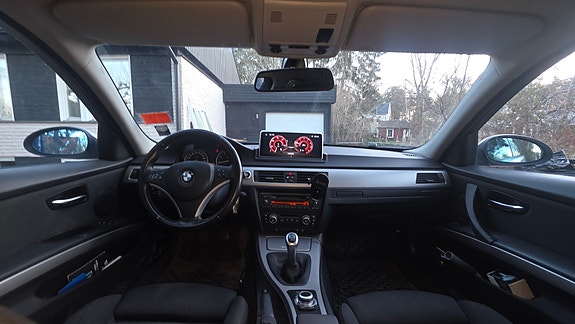 BMW 320i 7 of 10