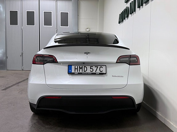 Tesla Model Y 15 of 16