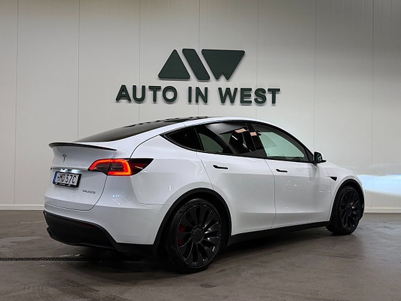 Tesla Model Y 13 of 16