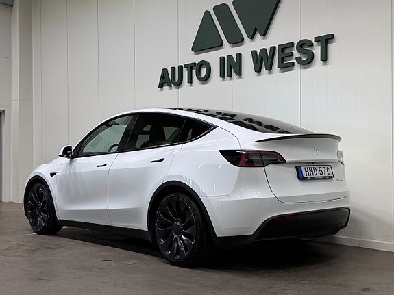Tesla Model Y 4 of 16