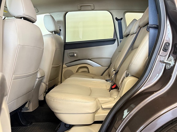 Mitsubishi Outlander 14 of 16