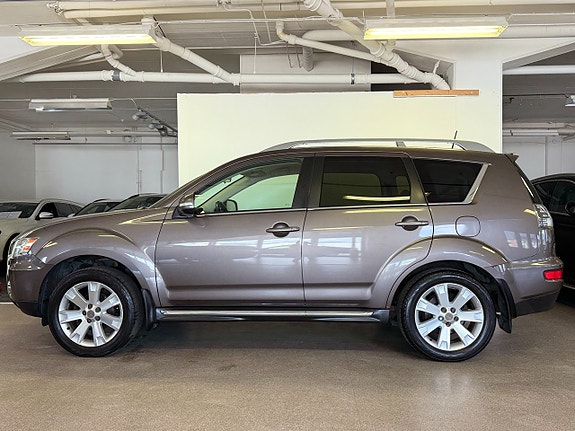 Mitsubishi Outlander 2 of 5