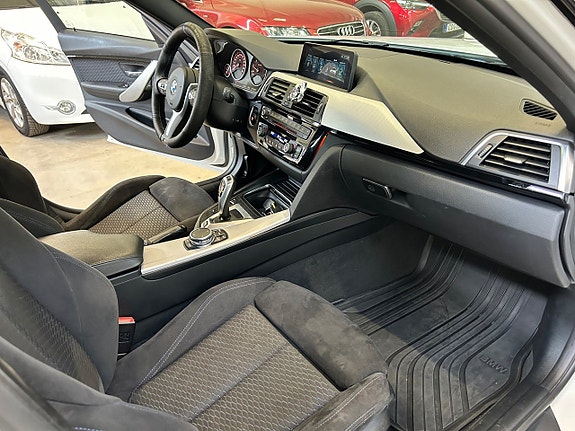 BMW 330e 17 of 18