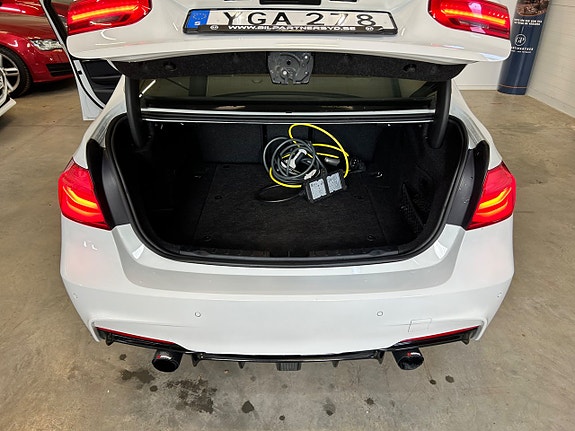 BMW 330e 15 of 18