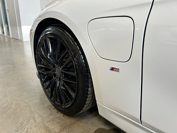 BMW 330e 7 of 18