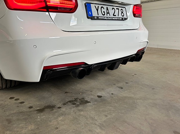 BMW 330e 13 of 18