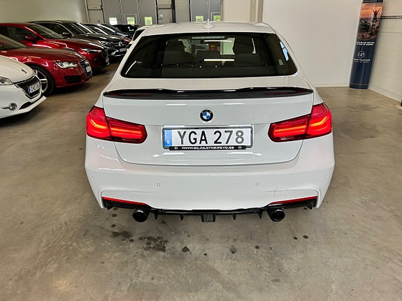 BMW 330e 3 of 18