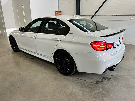BMW 330e 2 of 18