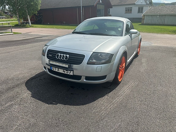 Audi TT 3 of 5