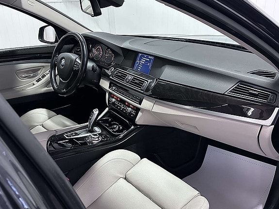 BMW 523i 16 of 27