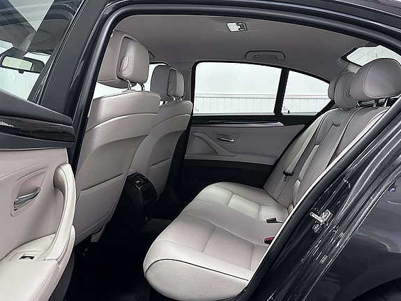 BMW 523i 17 of 27