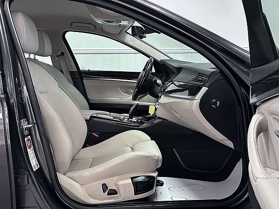 BMW 523i 15 of 27