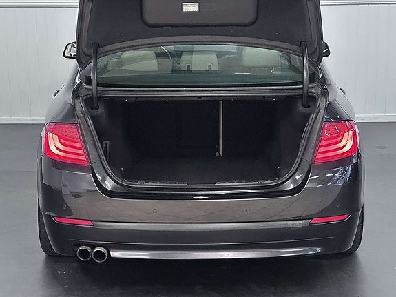 BMW 523i 11 of 27