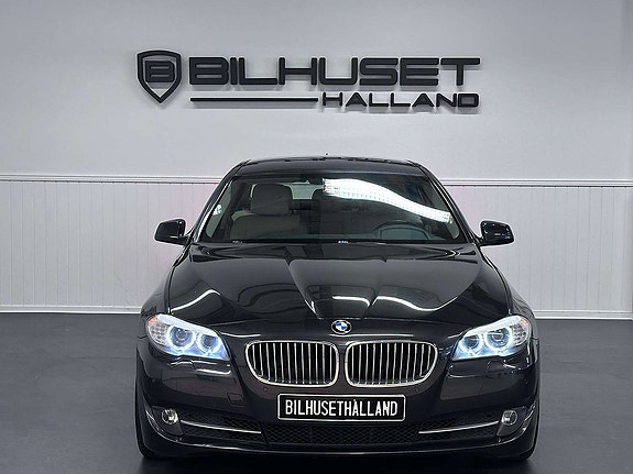 BMW 523i 3 of 5