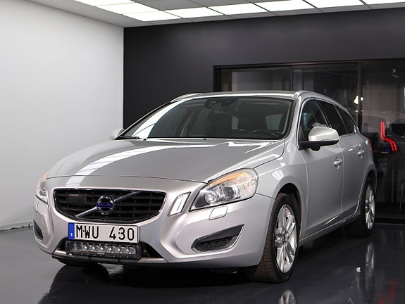 Volvo V60 2 of 5