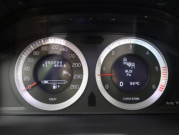 Volvo V60 13 of 23