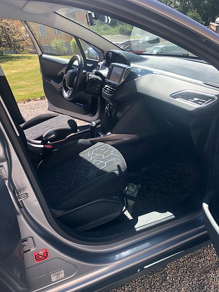Peugeot 2008 6 of 9