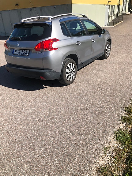 Peugeot 2008 4 of 5