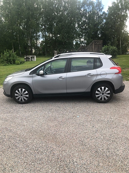 Peugeot 2008 2 of 5
