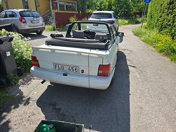 Ford Escort 5 of 5
