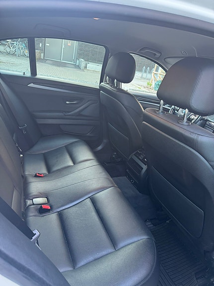BMW 520d 4 of 5