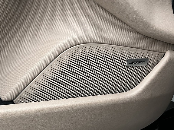 Porsche Taycan 11 of 30