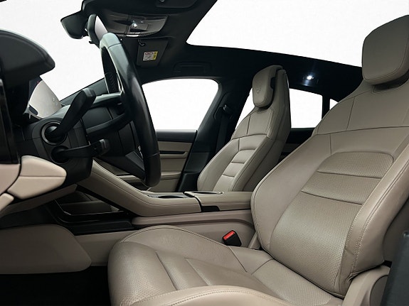 Porsche Taycan 13 of 30