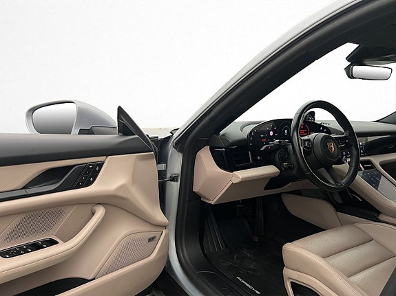 Porsche Taycan 10 of 30